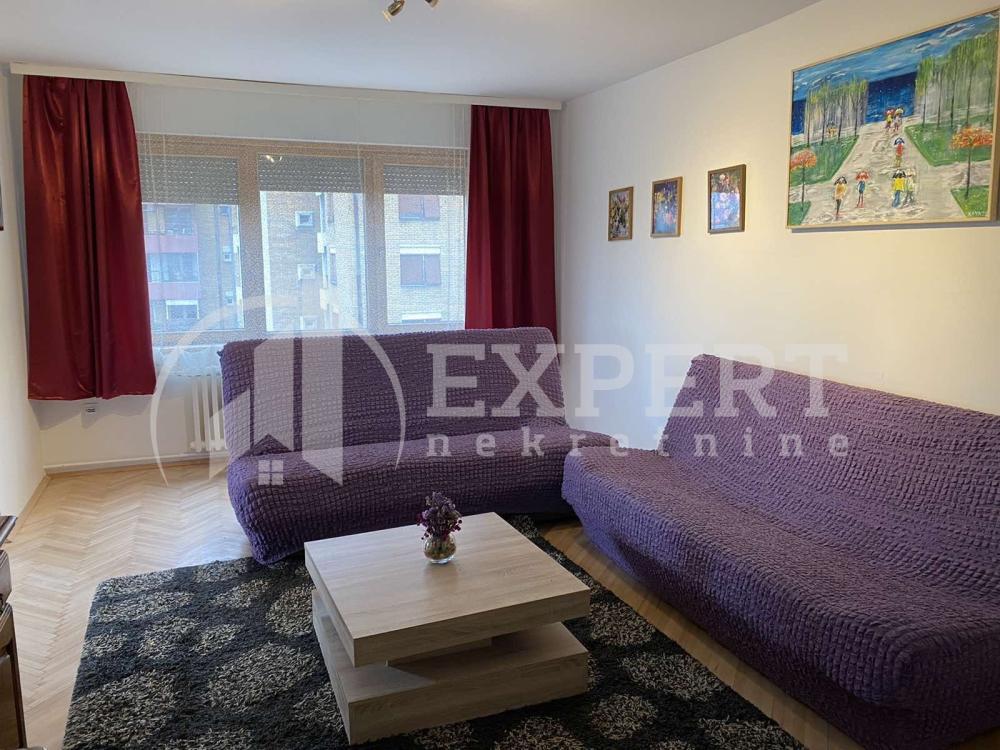 Glavna slika -Stan u zgradi, uknjižen, centralno grejanje, oglas ID p-015625