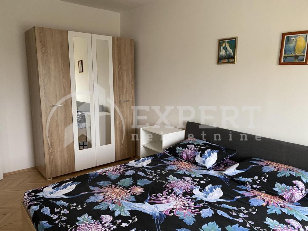 Slika 6 - Stan u zgradi, uknjižen, centralno grejanje, oglas ID p-015625