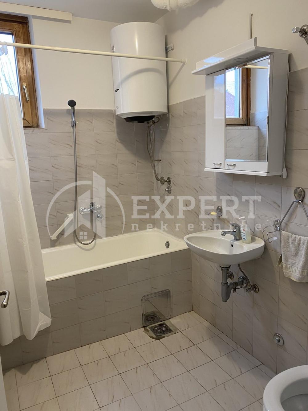 Slika 8 - Stan u zgradi, uknjižen, centralno grejanje, oglas ID p-015625