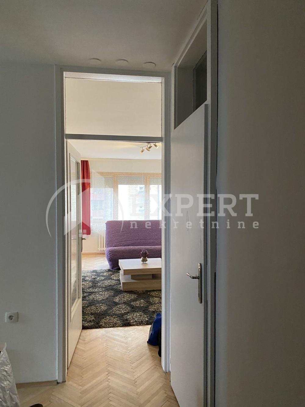 Slika 9 - Stan u zgradi, uknjižen, centralno grejanje, oglas ID p-015625