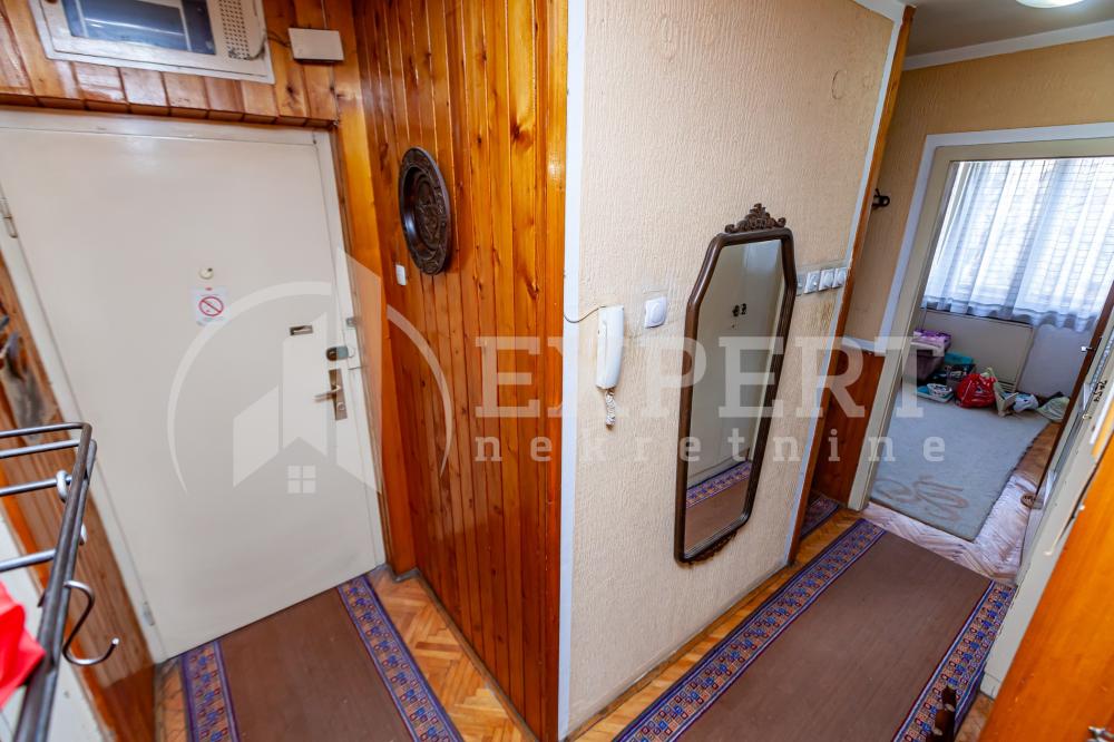 Slika 2 - Stan u zgradi, grejanje na struju, oglas ID p-015627