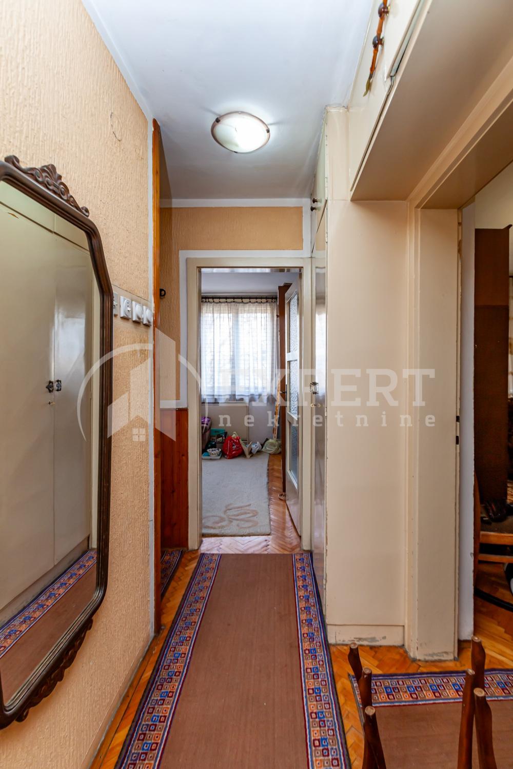 Slika 3 - Stan u zgradi, grejanje na struju, oglas ID p-015627