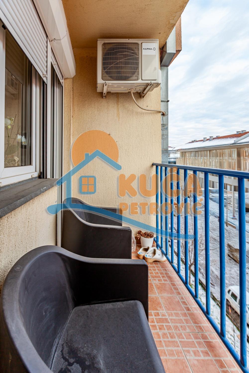 Slika 10 - Stan u zgradi, novogradnja, uknjižen, centralno grejanje, oglas ID p-015622