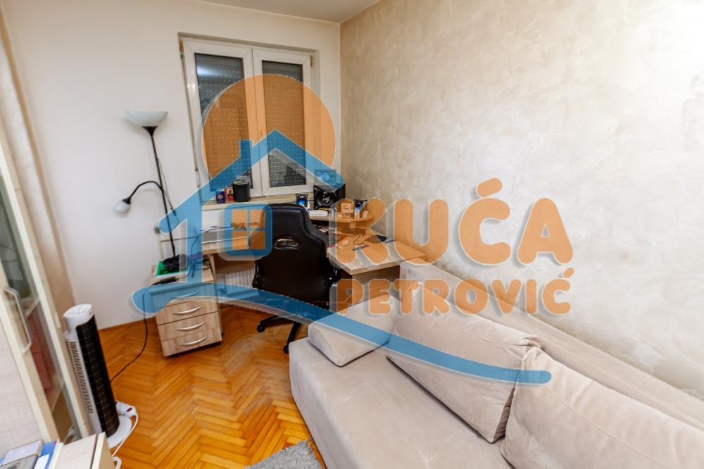 Slika 3 - Stan u zgradi, novogradnja, uknjižen, centralno grejanje, oglas ID p-015622