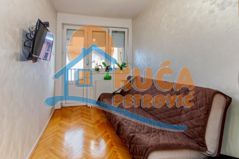 Slika 6 - Stan u zgradi, novogradnja, uknjižen, centralno grejanje, oglas ID p-015622