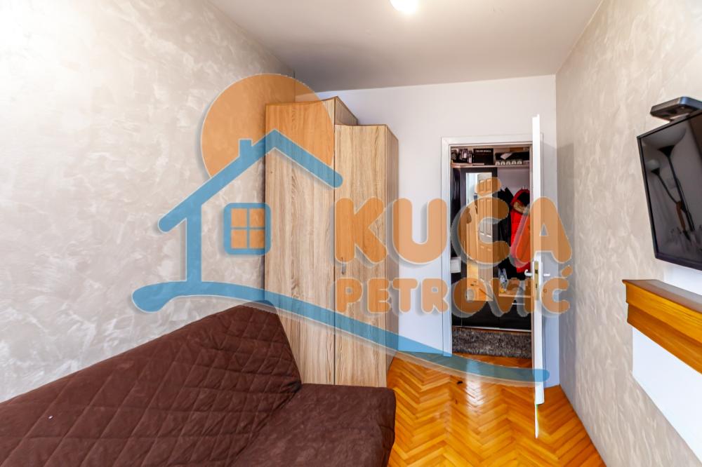 Slika 7 - Stan u zgradi, novogradnja, uknjižen, centralno grejanje, oglas ID p-015622