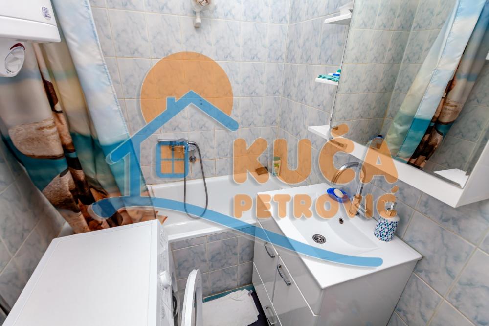 Slika 9 - Stan u zgradi, novogradnja, uknjižen, centralno grejanje, oglas ID p-015622