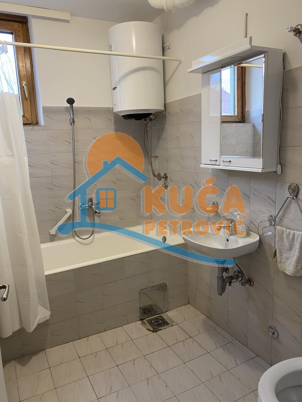 Slika 8 - Stan u zgradi, uknjižen, centralno grejanje, oglas ID p-015625