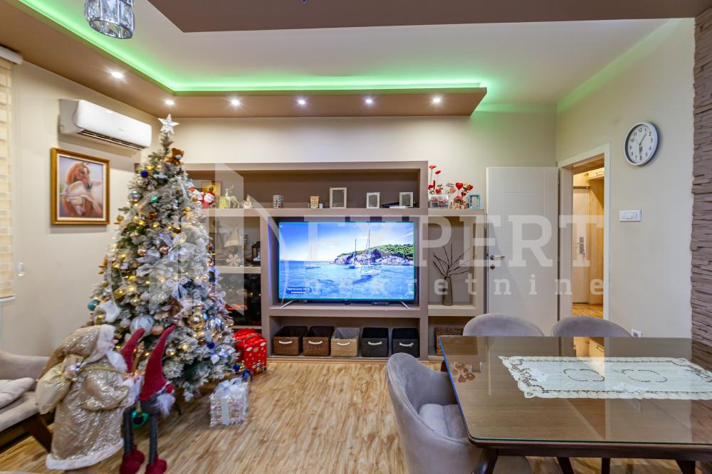 Slika 2 - Stan u zgradi, uknjižen, centralno grejanje, oglas ID p-015641