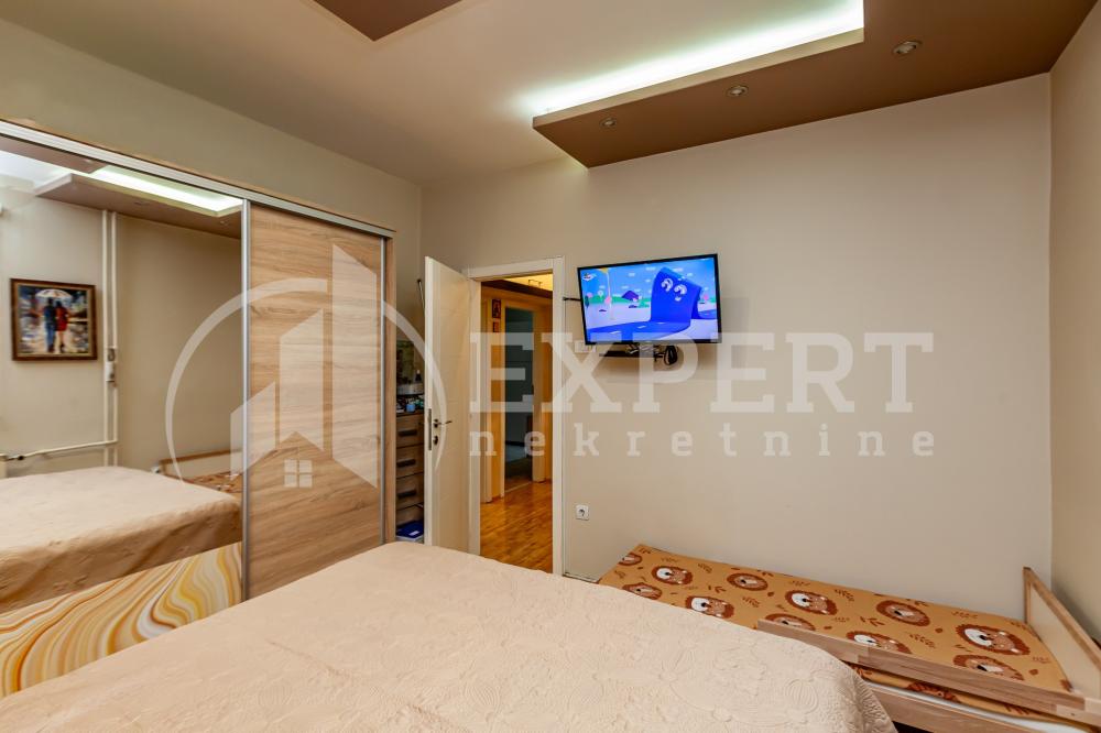 Slika 5 - Stan u zgradi, uknjižen, centralno grejanje, oglas ID p-015641