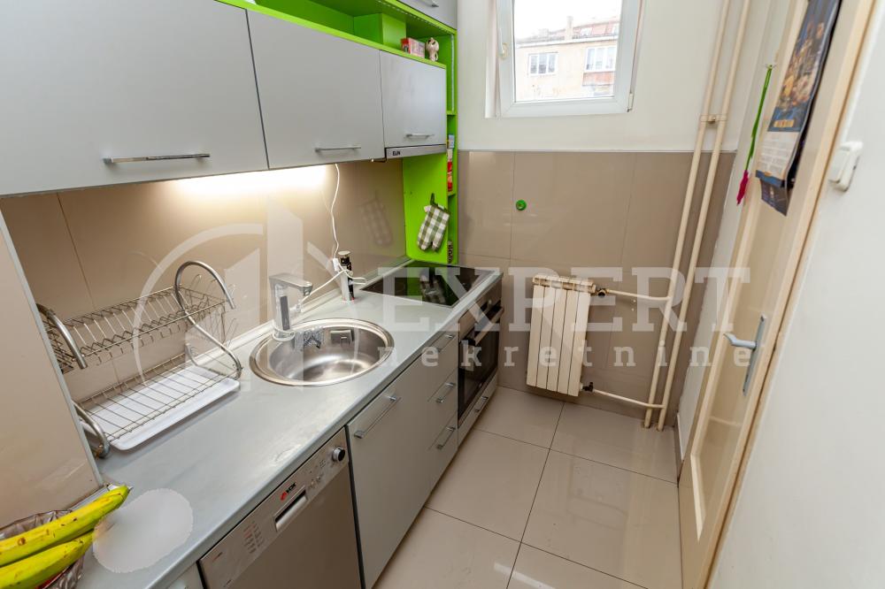 Slika 8 - Stan u zgradi, uknjižen, centralno grejanje, oglas ID p-015641