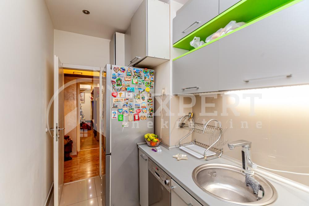 Slika 9 - Stan u zgradi, uknjižen, centralno grejanje, oglas ID p-015641