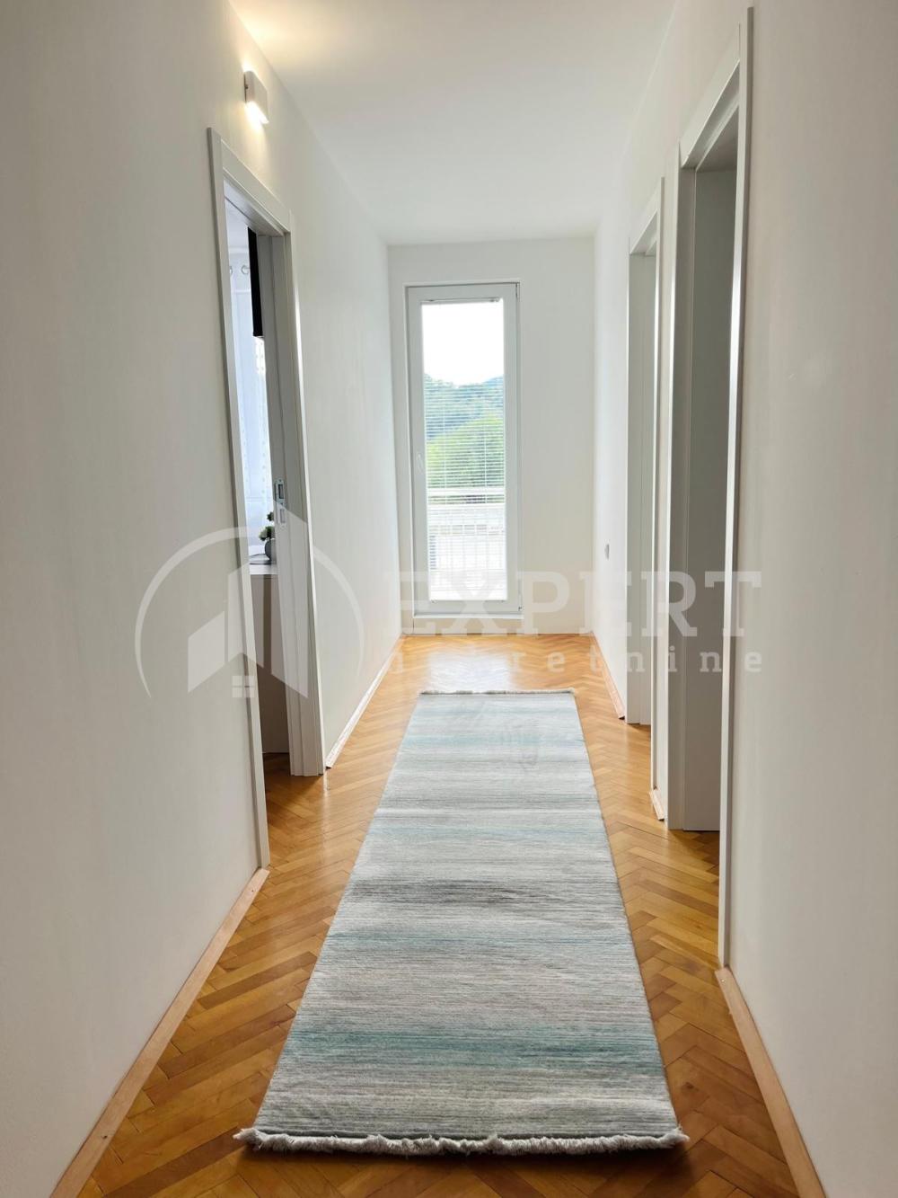 Slika 2 - Stan u zgradi, uknjižen, grejanje na struju, oglas ID p-015652