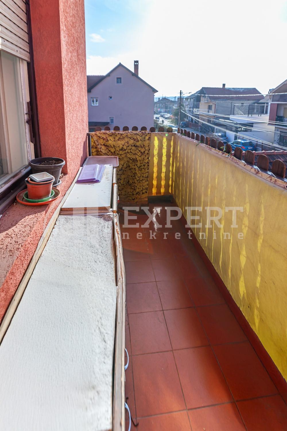 Slika 8 - Stan u zgradi, uknjižen, grejanje na struju, oglas ID p-015654