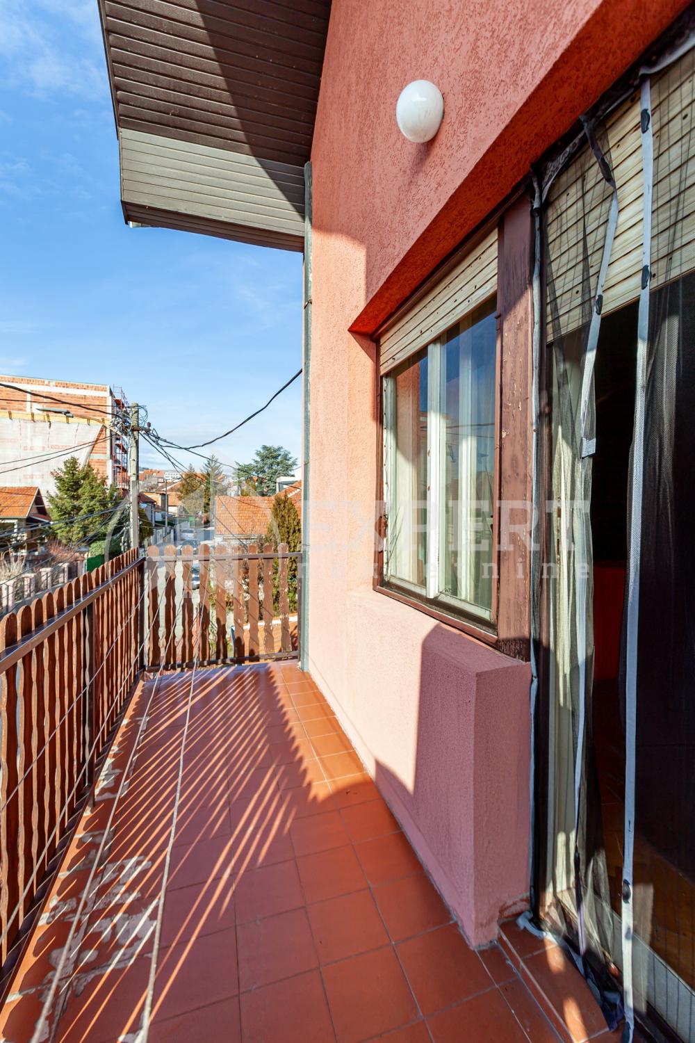 Slika 9 - Stan u zgradi, uknjižen, grejanje na struju, oglas ID p-015654