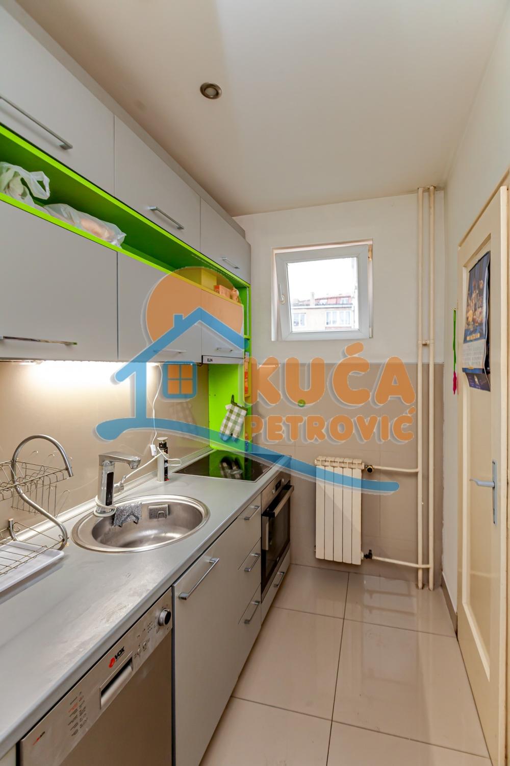 Slika 7 - Stan u zgradi, uknjižen, centralno grejanje, oglas ID p-015641