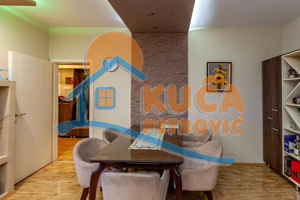 Slika 3 - Stan u zgradi, uknjižen, centralno grejanje, oglas ID p-015641