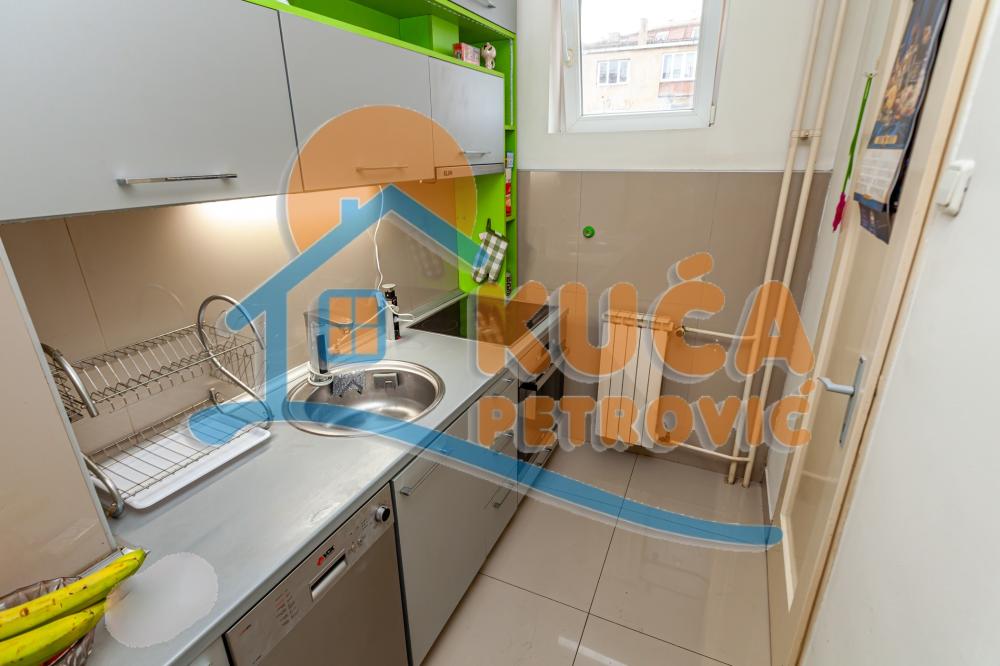 Slika 8 - Stan u zgradi, uknjižen, centralno grejanje, oglas ID p-015641