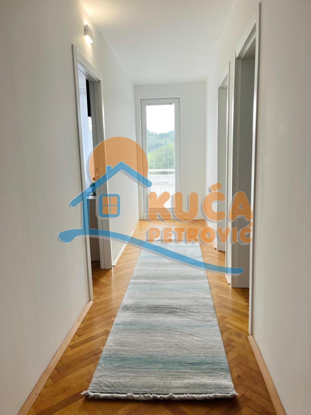 Slika 2 - Stan u zgradi, uknjižen, grejanje na struju, oglas ID p-015652