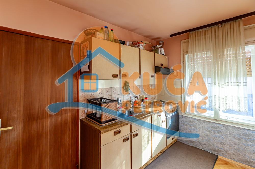 Slika 3 - Stan u zgradi, uknjižen, grejanje na struju, oglas ID p-015654