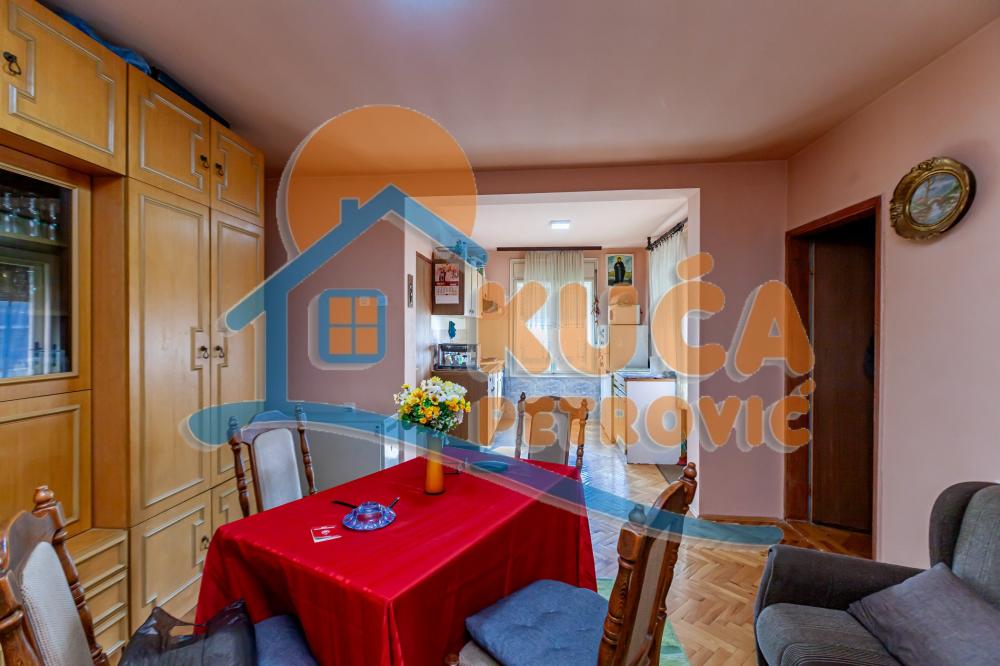 Slika 1 - Stan u zgradi, uknjižen, grejanje na struju, oglas ID p-015654