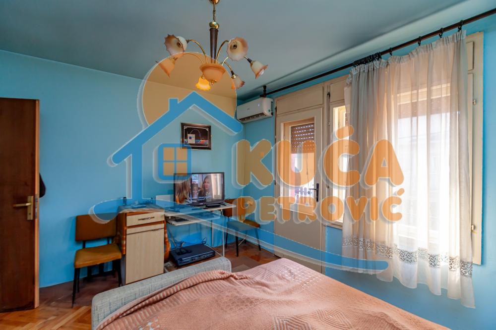 Slika 5 - Stan u zgradi, uknjižen, grejanje na struju, oglas ID p-015654