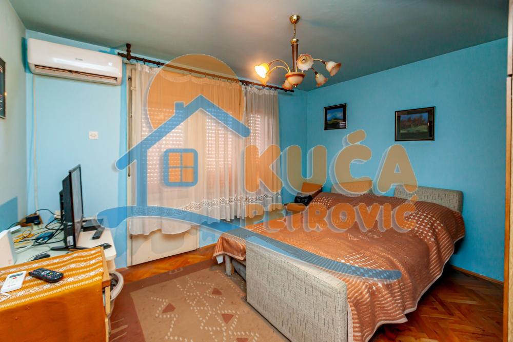 Slika 4 - Stan u zgradi, uknjižen, grejanje na struju, oglas ID p-015654