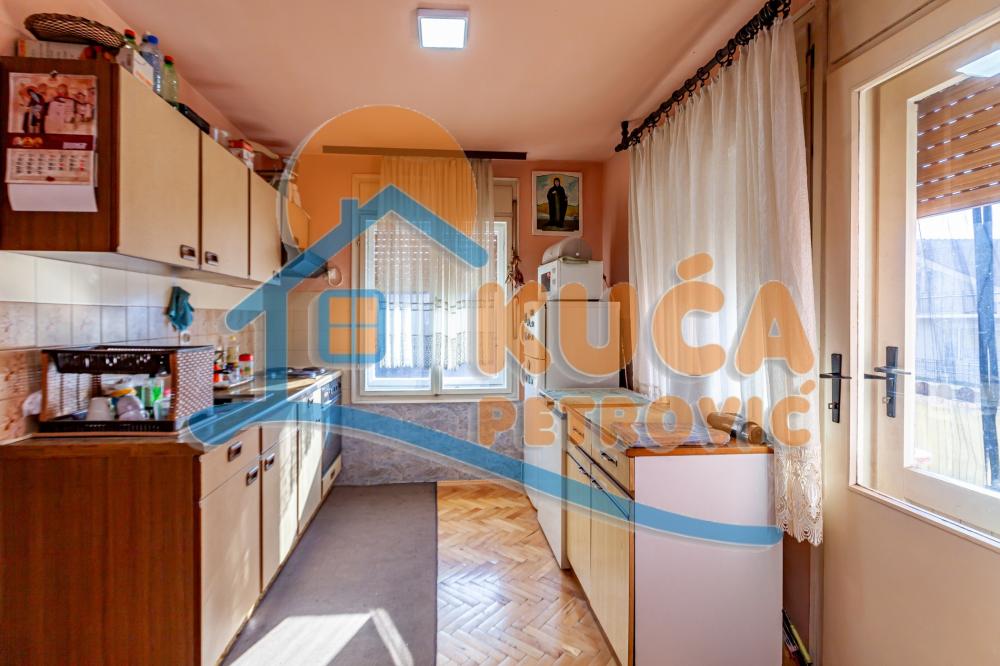 Slika 2 - Stan u zgradi, uknjižen, grejanje na struju, oglas ID p-015654