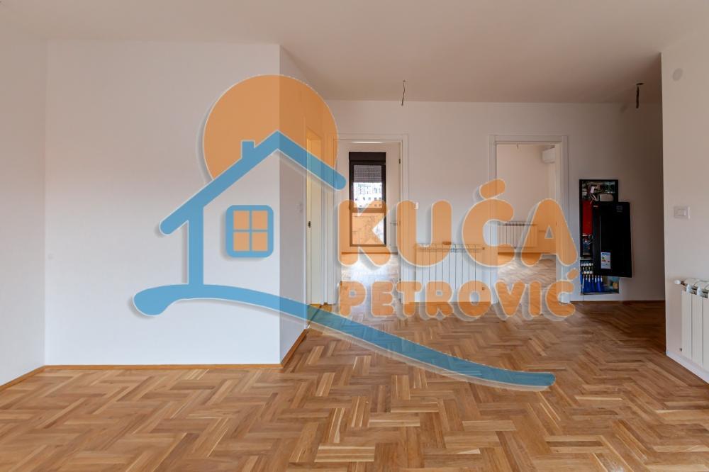 Glavna slika -Stan u zgradi, novogradnja, uknjižen, etažno grejanje, oglas ID p-015729