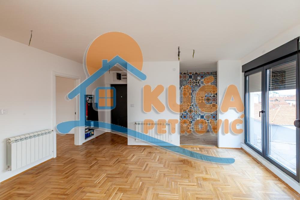 Slika 5 - Stan u zgradi, novogradnja, uknjižen, etažno grejanje, oglas ID p-015729