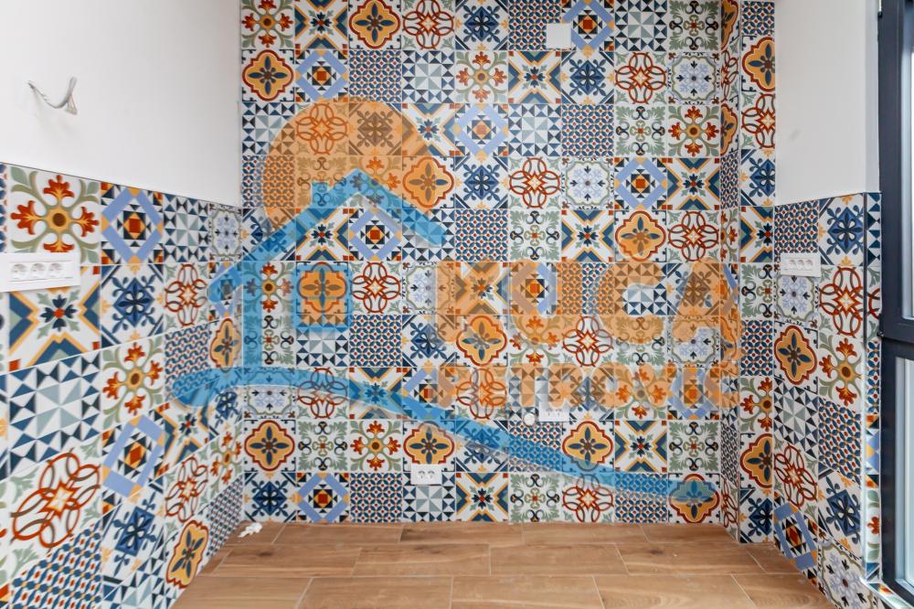 Slika 4 - Stan u zgradi, novogradnja, uknjižen, etažno grejanje, oglas ID p-015729