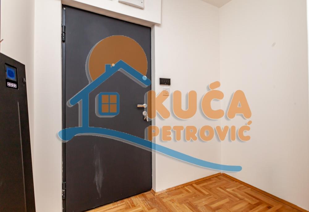 Slika 7 - Stan u zgradi, novogradnja, uknjižen, etažno grejanje, oglas ID p-015729