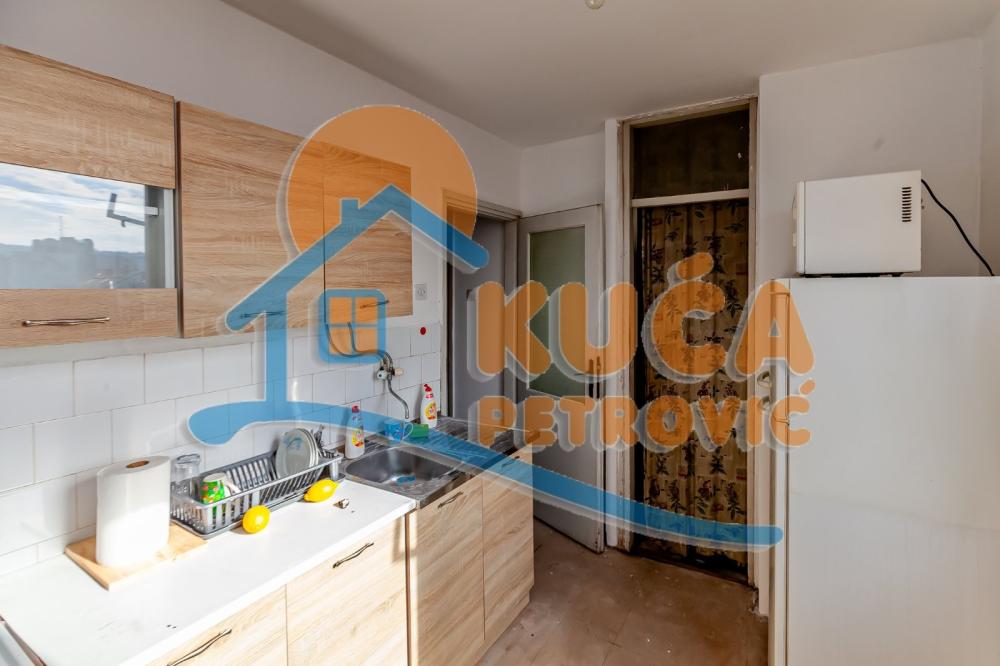 Slika 6 - Stan u zgradi, uknjižen, centralno grejanje, oglas ID p-015744