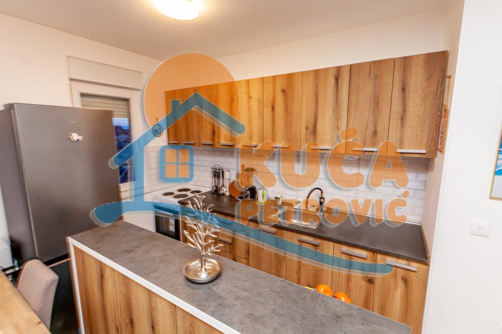 Slika 4 - Stan u zgradi, novogradnja, grejanje na struju, oglas ID p-015758