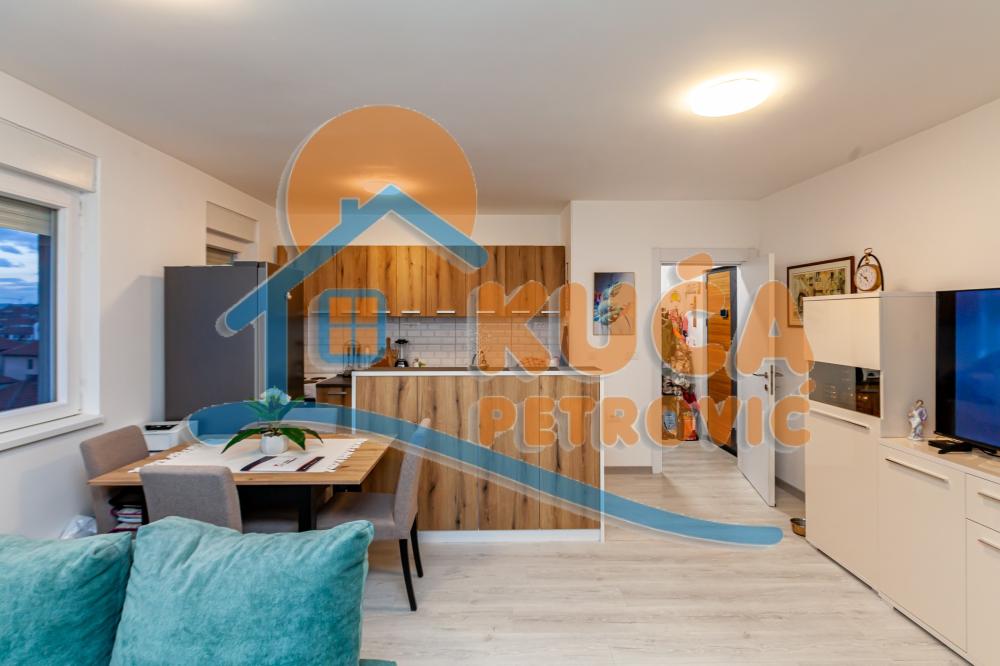 Slika 3 - Stan u zgradi, novogradnja, grejanje na struju, oglas ID p-015758