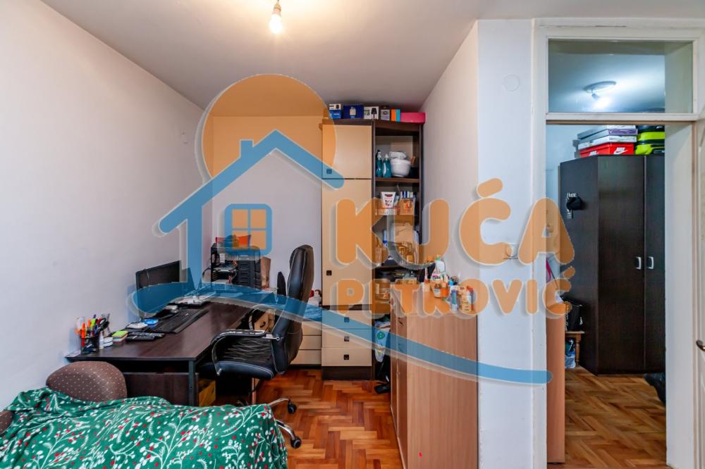 Slika 5 - Stan u zgradi, uknjižen, centralno grejanje, oglas ID p-015778