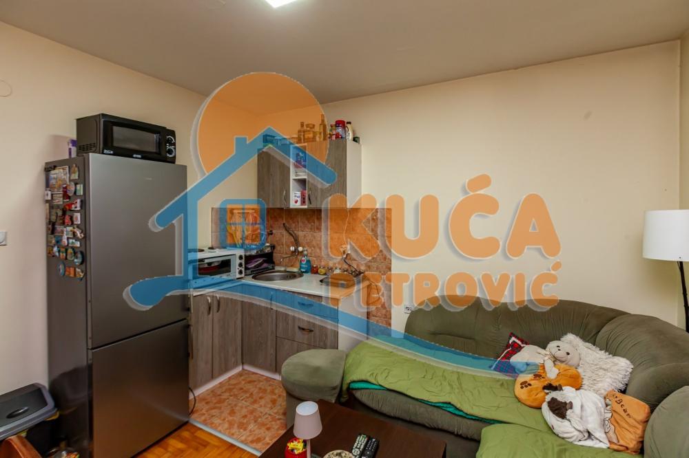 Slika 1 - Stan u zgradi, uknjižen, centralno grejanje, oglas ID p-015778