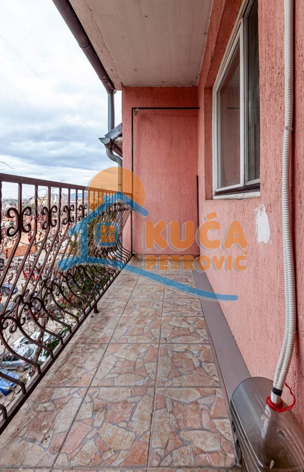 Slika 8 - Stan u zgradi, uknjižen, centralno grejanje, oglas ID p-015778