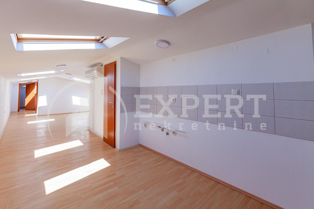 Slika 3 - Stan u zgradi, novogradnja, uknjižen, grejanje na struju, oglas ID p-05517