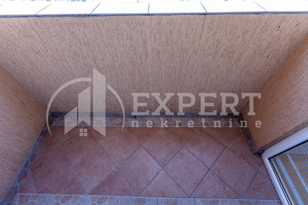 Slika 4 - Stan u zgradi, novogradnja, uknjižen, grejanje na struju, oglas ID p-05517