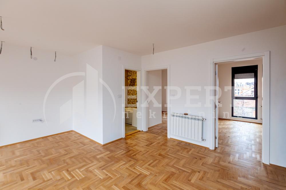 Slika 2 - Stan u zgradi, novogradnja, uknjižen, etažno grejanje, oglas ID p-015729