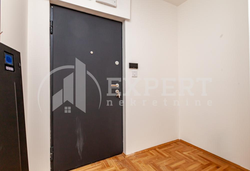 Slika 7 - Stan u zgradi, novogradnja, uknjižen, etažno grejanje, oglas ID p-015729