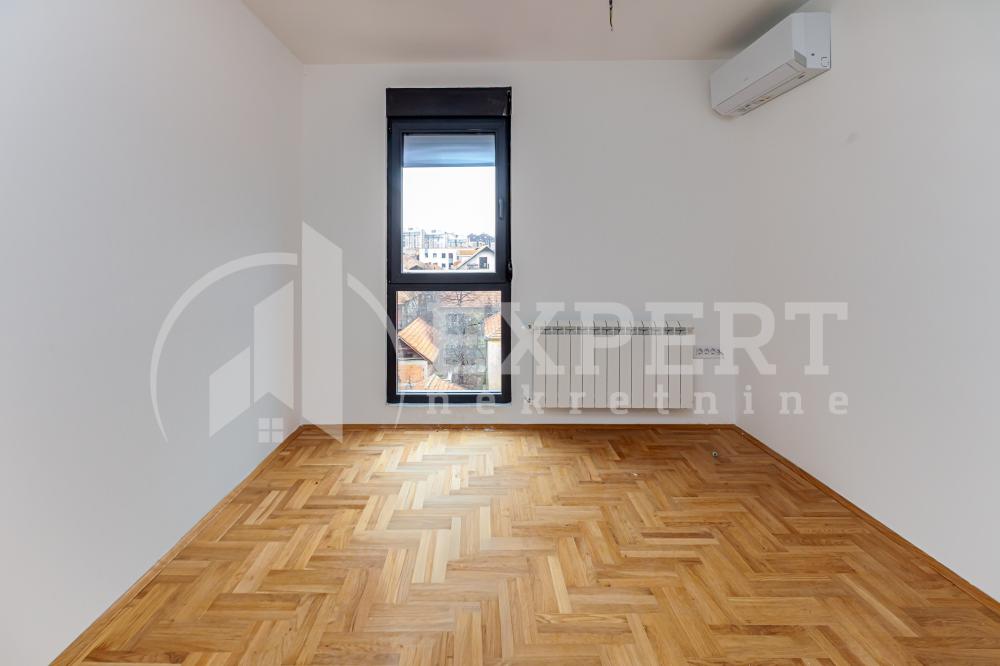 Slika 8 - Stan u zgradi, novogradnja, uknjižen, etažno grejanje, oglas ID p-015729