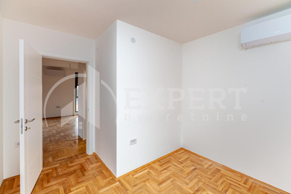 Slika 11 - Stan u zgradi, novogradnja, uknjižen, etažno grejanje, oglas ID p-015729