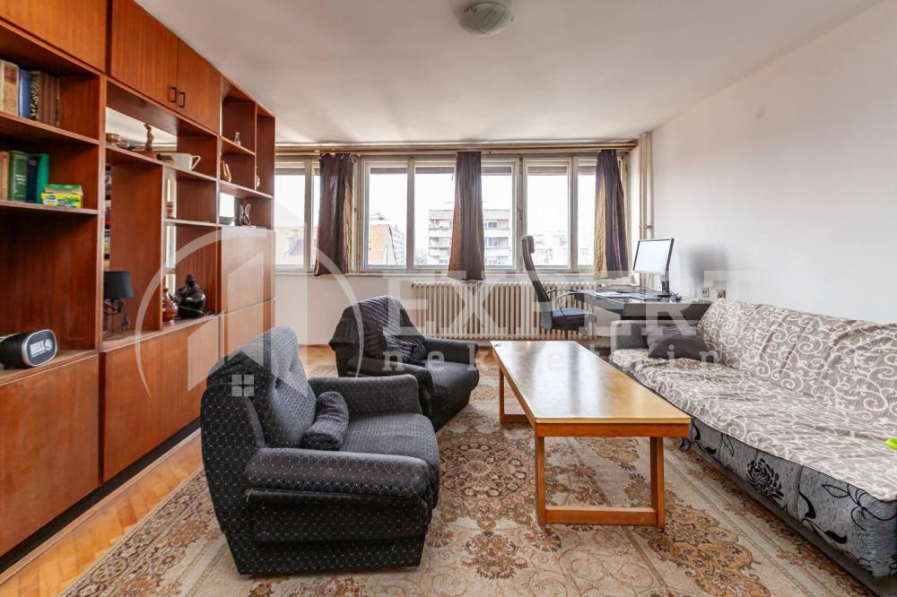 Glavna slika -Stan u zgradi, uknjižen, centralno grejanje, oglas ID p-015744