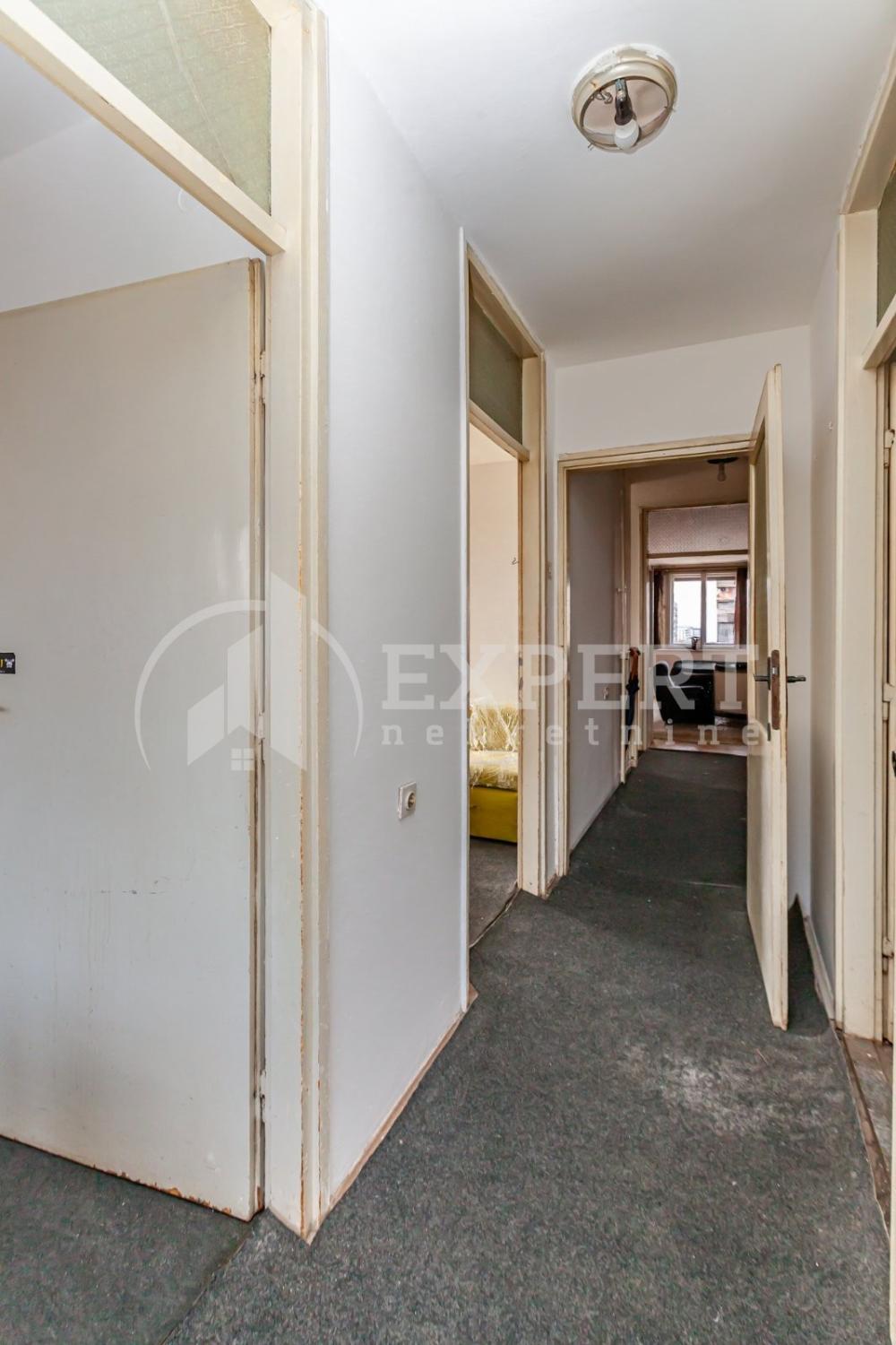 Slika 8 - Stan u zgradi, uknjižen, centralno grejanje, oglas ID p-015744