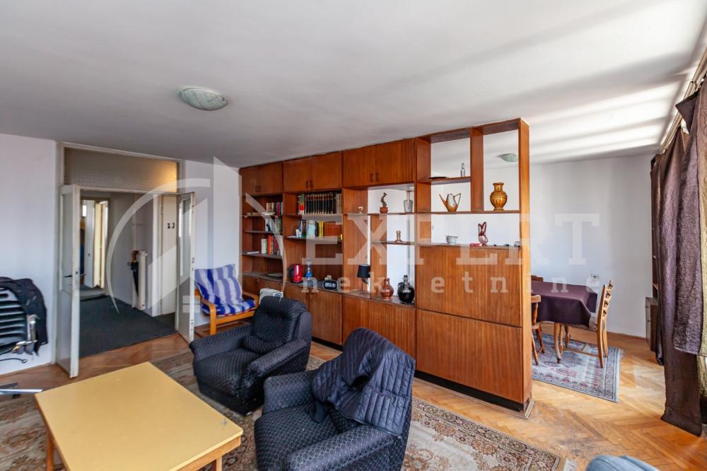 Slika 1 - Stan u zgradi, uknjižen, centralno grejanje, oglas ID p-015744