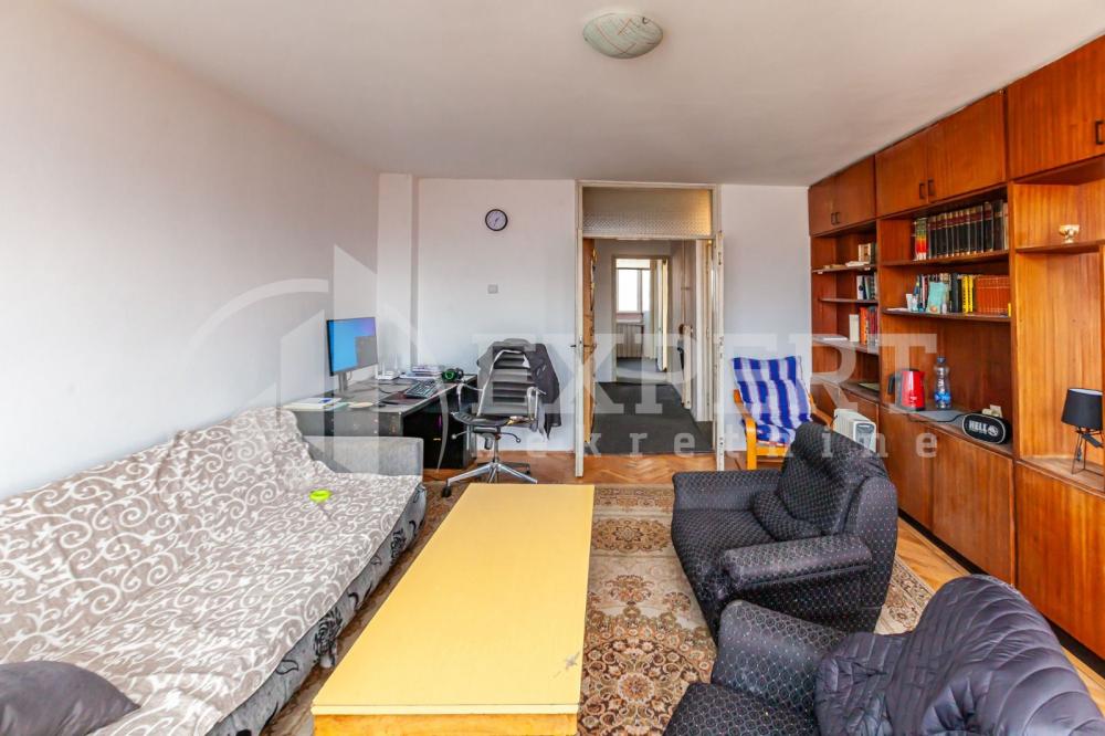 Slika 2 - Stan u zgradi, uknjižen, centralno grejanje, oglas ID p-015744