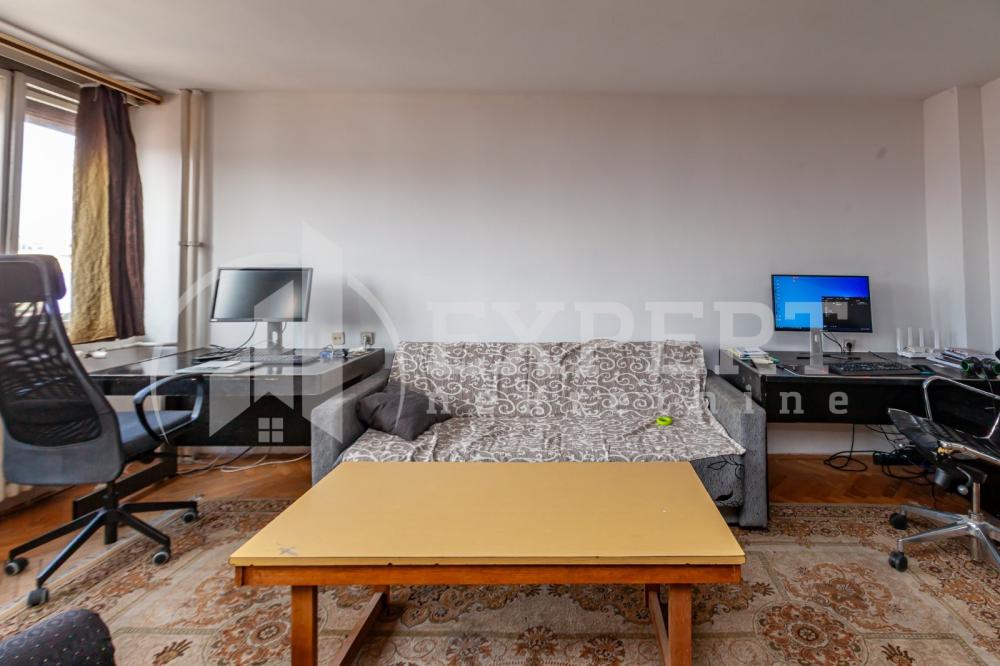 Slika 4 - Stan u zgradi, uknjižen, centralno grejanje, oglas ID p-015744