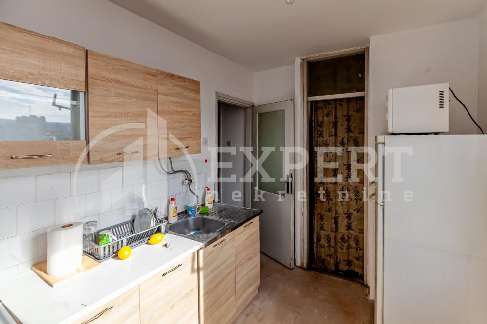 Slika 6 - Stan u zgradi, uknjižen, centralno grejanje, oglas ID p-015744